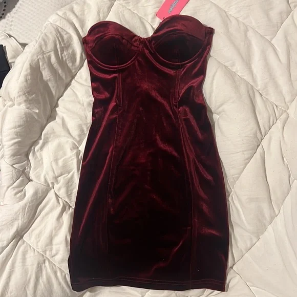 NWT EDIKTED Cinnamon Velvet Cupped Mini Strapless Dress!! - Picture 8 of 11